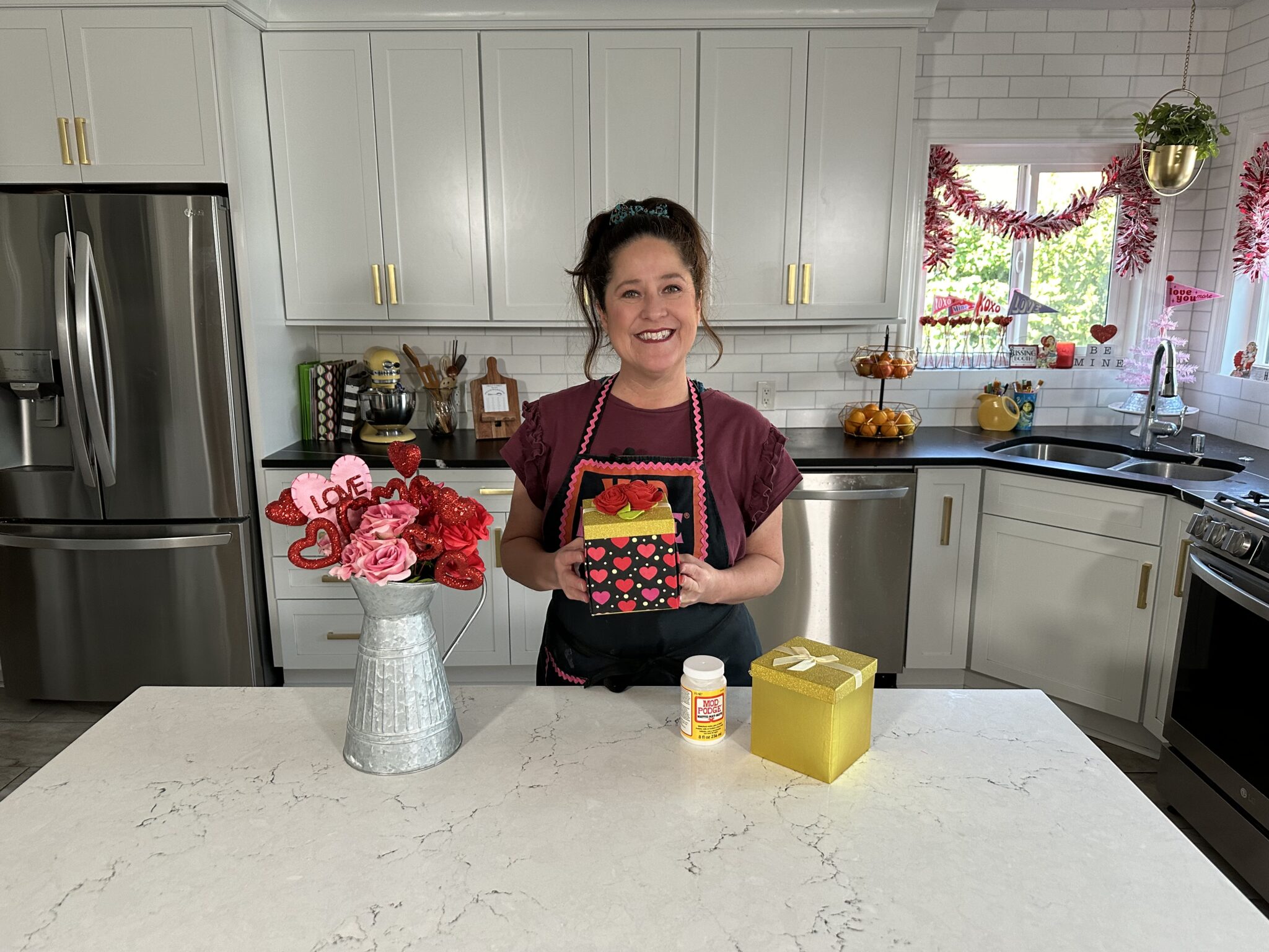 DIY Exploding Gift Box Tutorial for Valentine's Day Gift Ideas - CATHIE ...