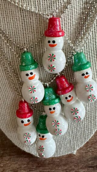 Christmas Pendants to DIY w/ Mod Podge! #craftshow #handmadejewelry # modpodge #crafts #hamdmadegifts 